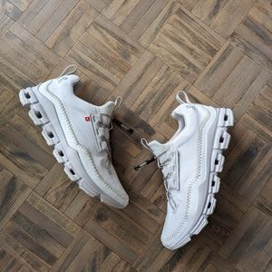 On running cloudaway hiking/running shoe